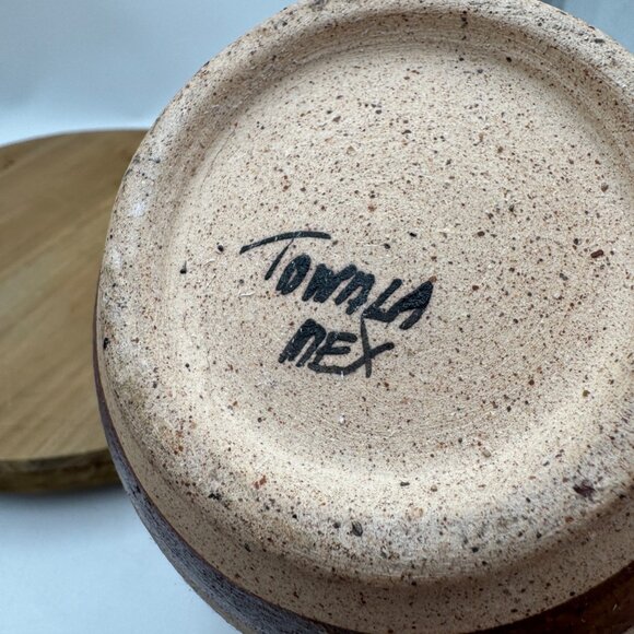 Vintage Tonala Bird Flower Vase Pottery Hand Painted Signed neutral color palett - Picture 11 of 11